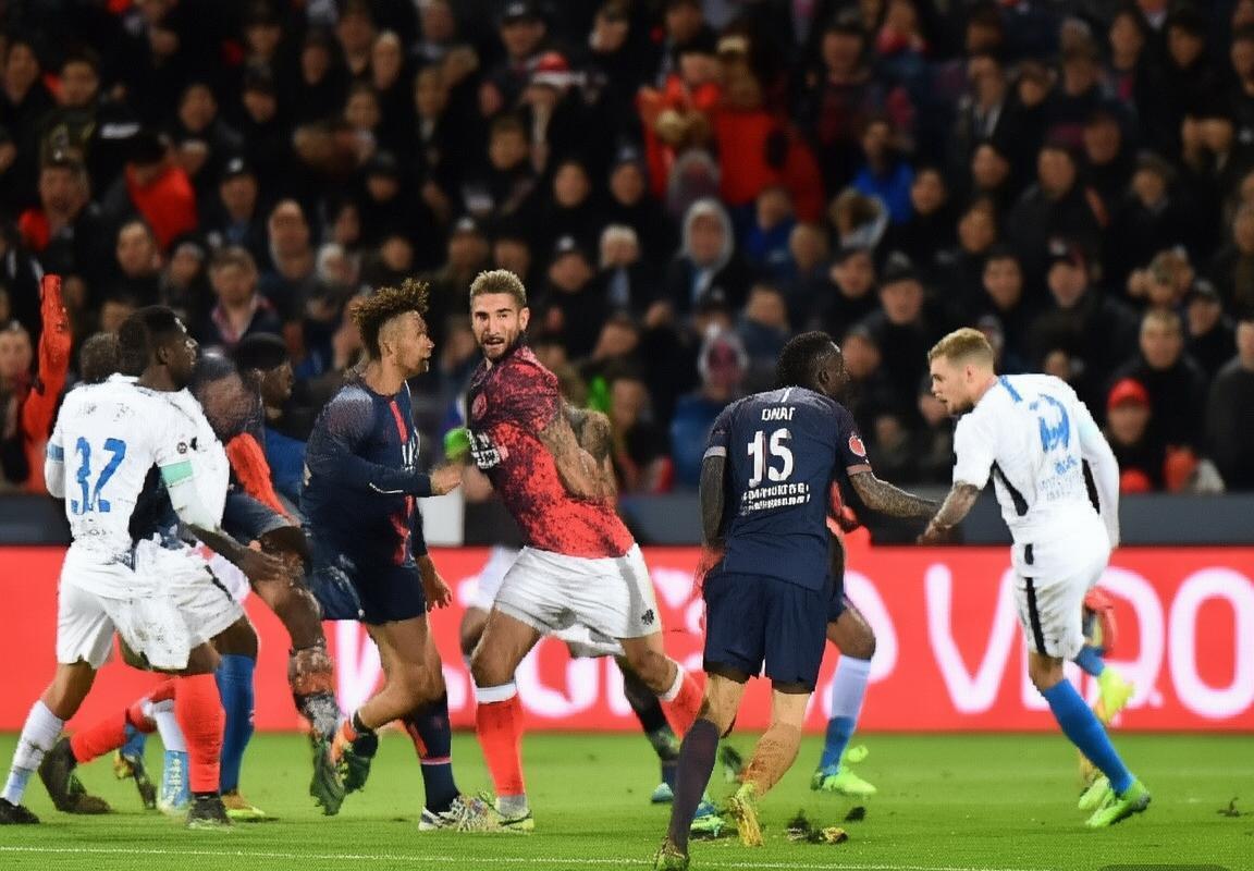 法甲焦点战：巴黎圣曼VS雷恩激战热议不断(图1)