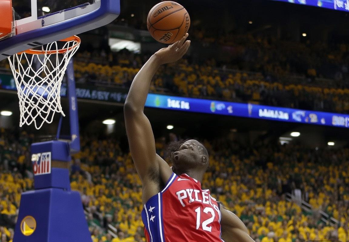 2017年NBA精彩对决：勇士三分盛宴击败76人内线强攻(图3)